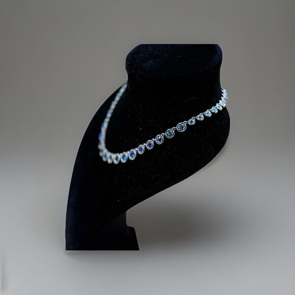 Shades Of Blue Kaleidoscope Size And Color Scaling Necklace - Picture 4 of 6